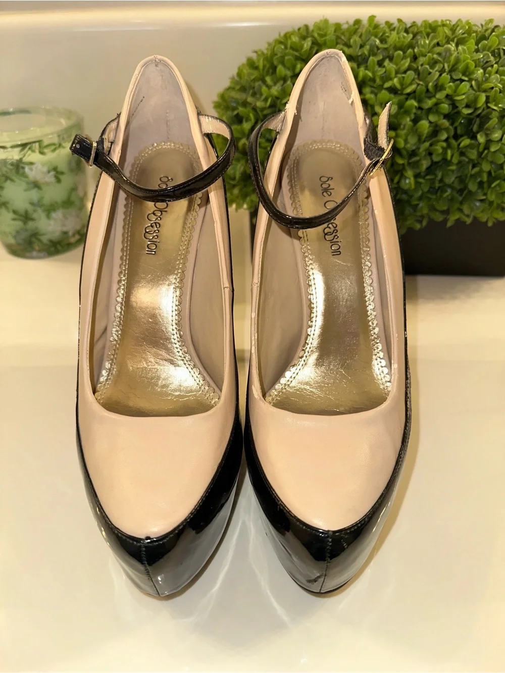 Two-Tone Mary Jane Platform Pump - Black & Nude